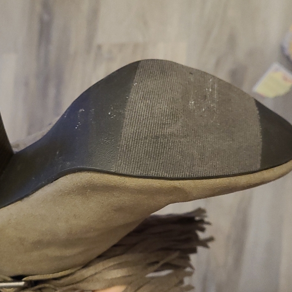 Women's Suede Fringed Boots - Picture 8 of 9